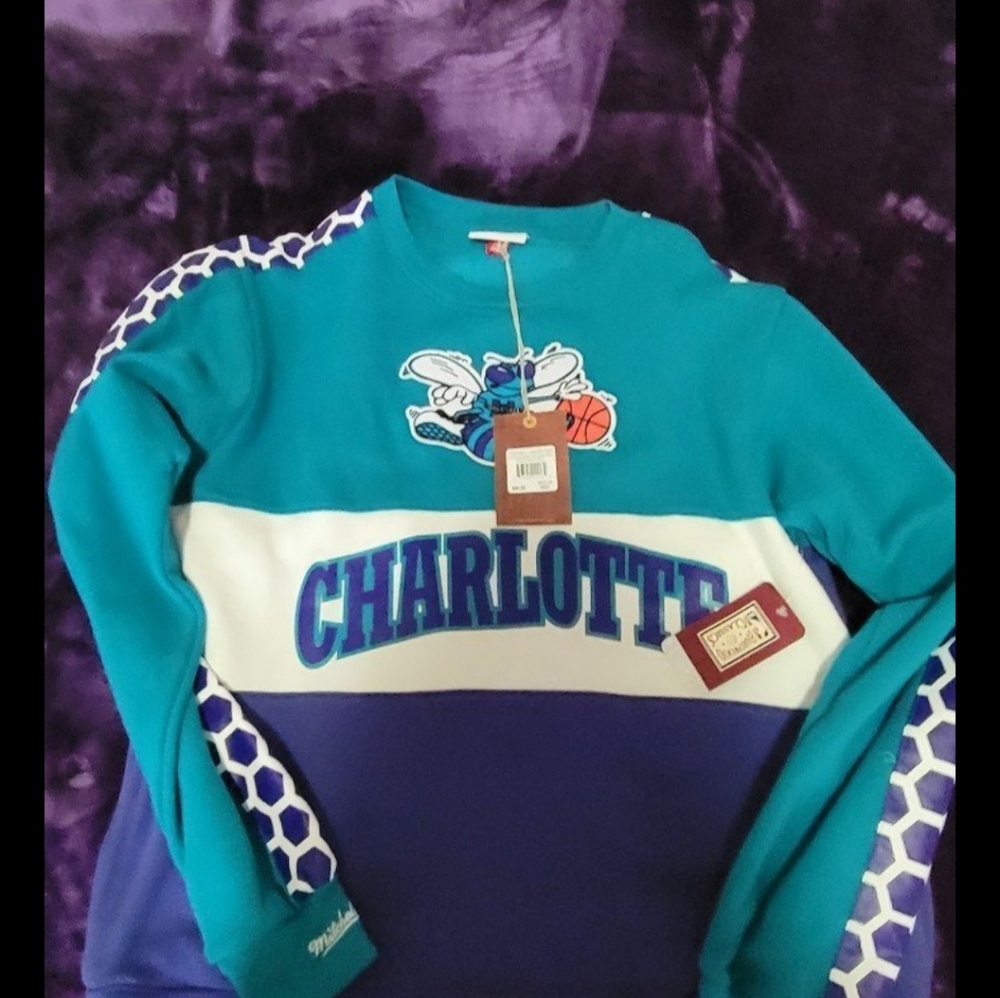 Mitchell and Ness "Charlotte Hornets"  Sweat shirt